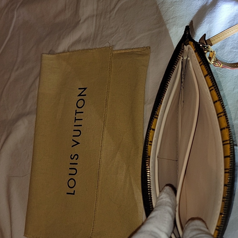 Authentic Louis Vuitton Neverfull GM Monogram Wrislet/Clutch - Picture 14 of 14